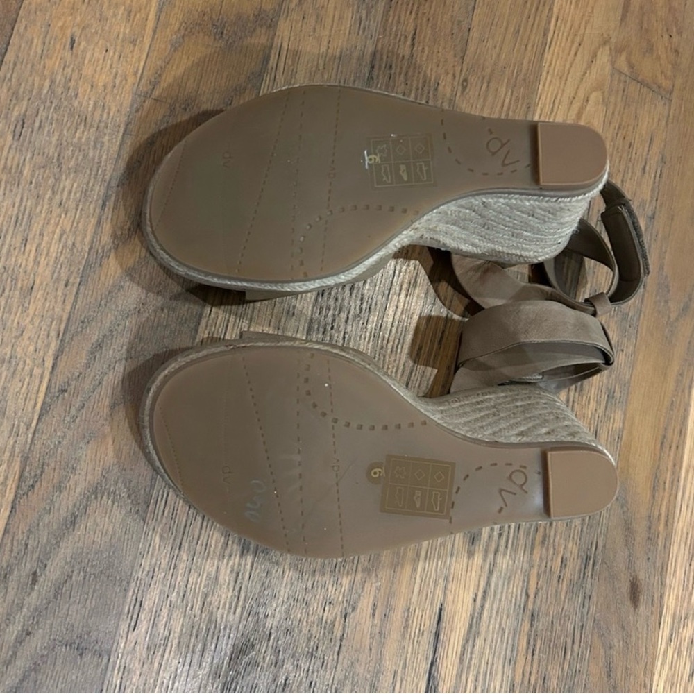 DV by Dolce Vita Women's Brown Ankle Strap Wedges - Picture 4 of 4
